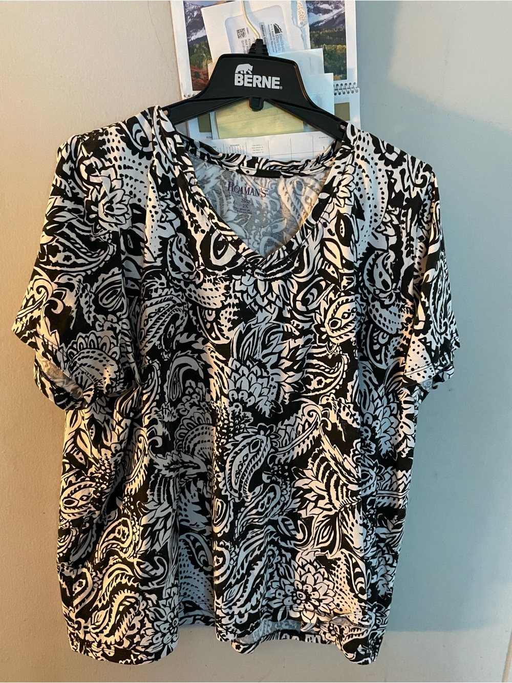 Roaman's Black & White V-Neck Paisley Floral Short Sleeve Top